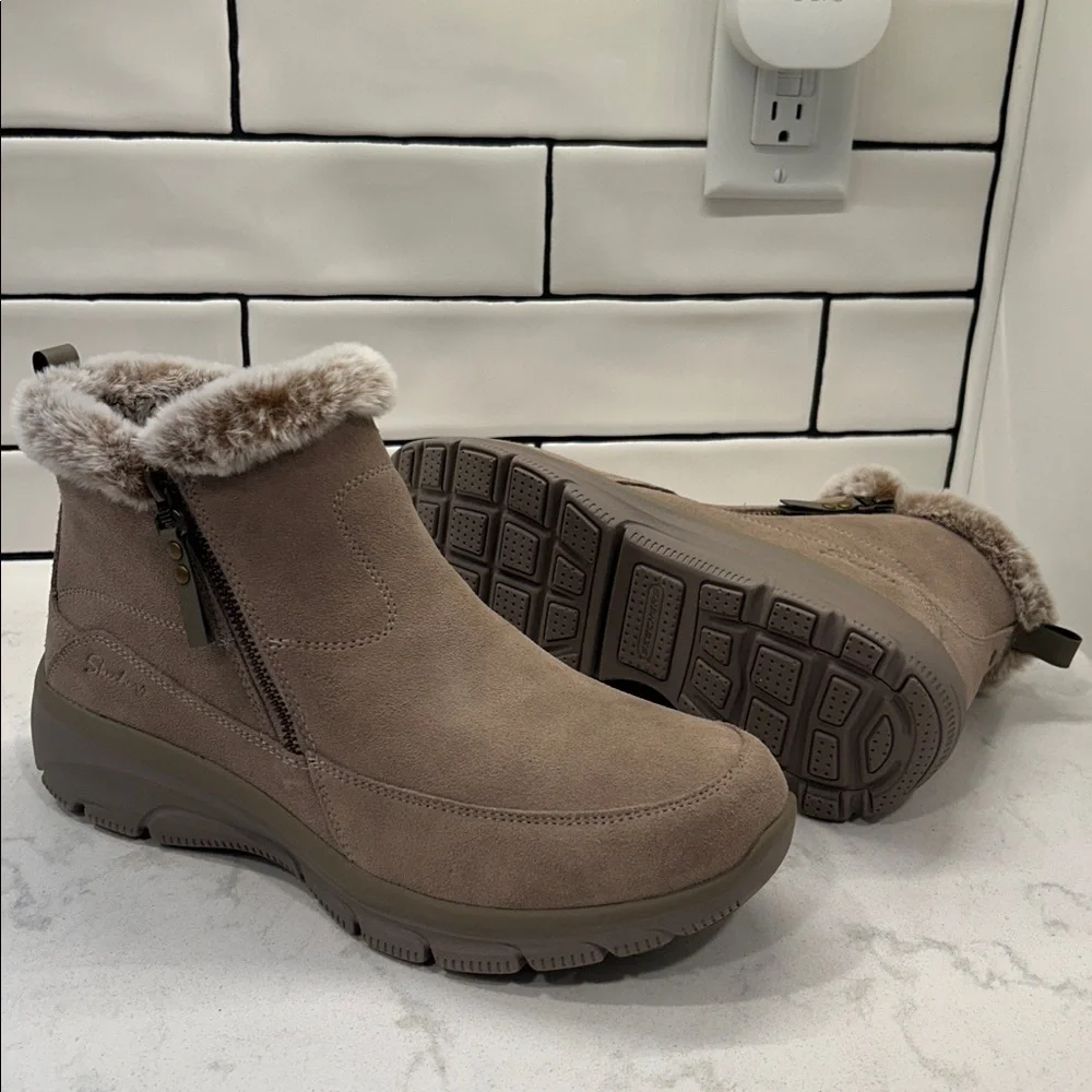 New! Skechers Women's Relaxed Fit: Easy Going - High Zip‎ Boots Size 11
